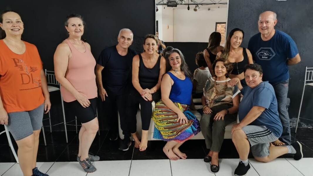 o-curso-de-danca-italiana-da-sociedade-comecou-nesta-terca-feira-25-e-a-energia-foi-contagiante