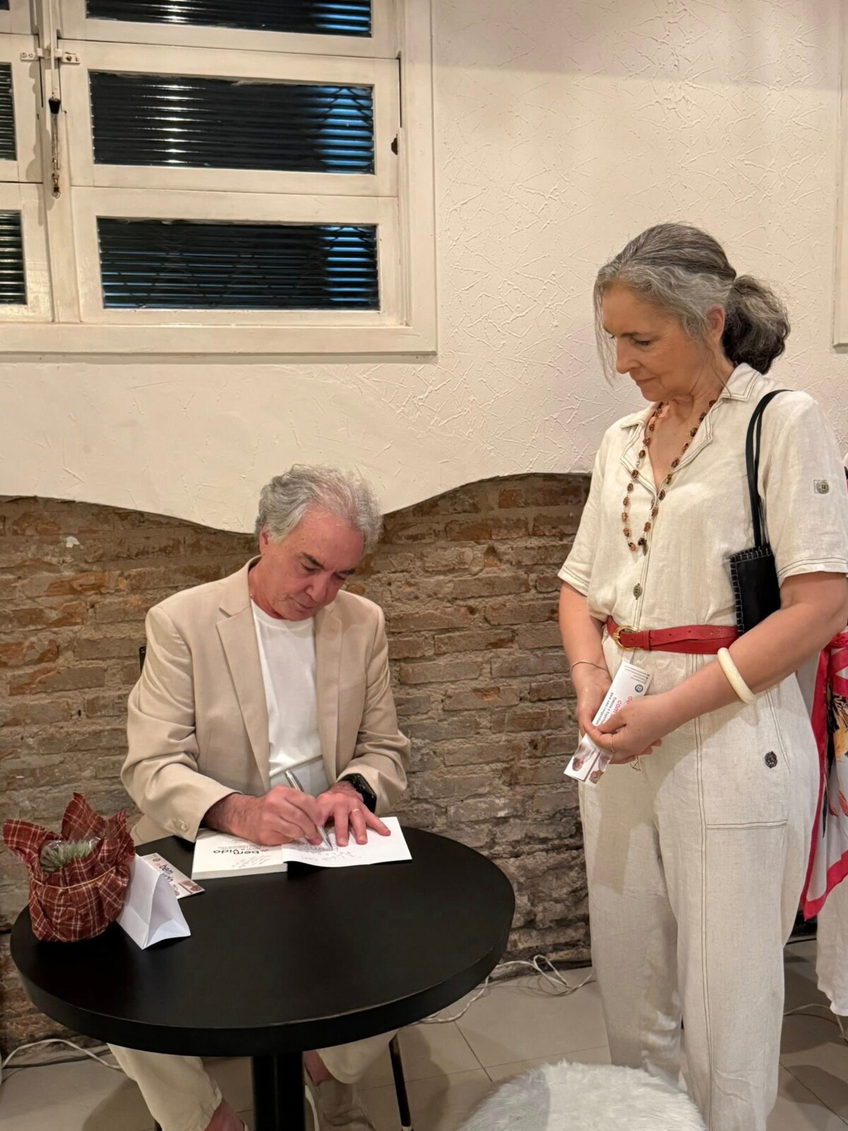 noite-de-autografos-do-livro-de-bem-com-a-vida